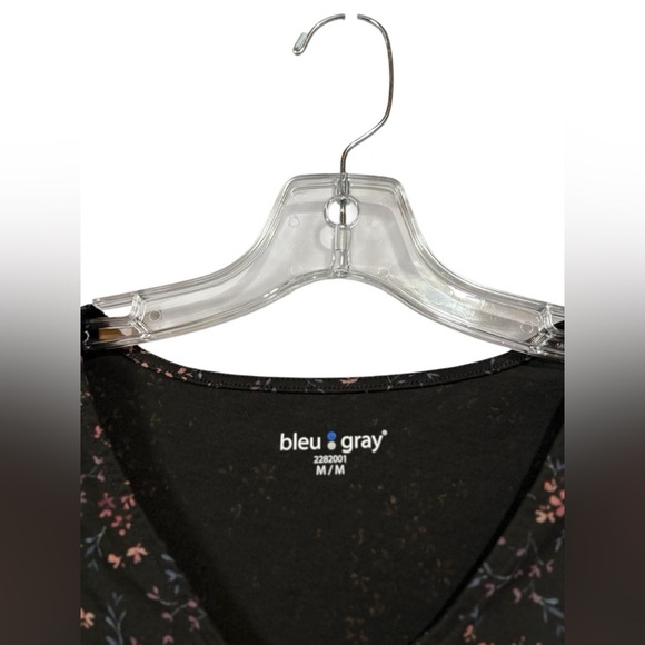 NEW, Bleu Gray, Black Floral Short Sleeve Button Top, Medium - Picture 4 of 8